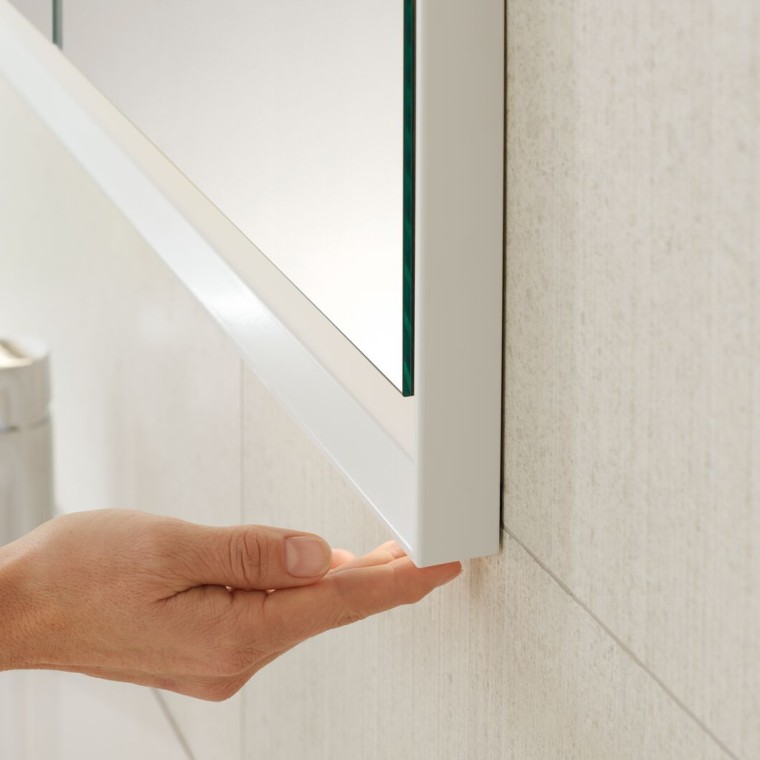 Simple operation of the Geberit ONE mirror cabinet Simple operation of the Geberit ONE mirror cabinet