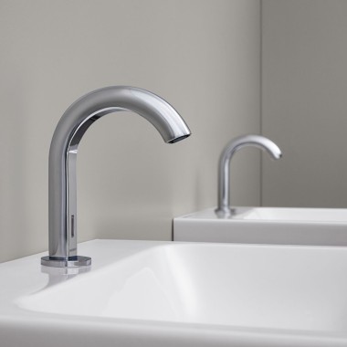 Geberit Piave 电子台装龙头采用镀铬工艺,配备可进行非接触操作的红外传感器 Geberit Piave 电子台装龙头采用镀铬工艺,配备可进行非接触操作的红外传感器