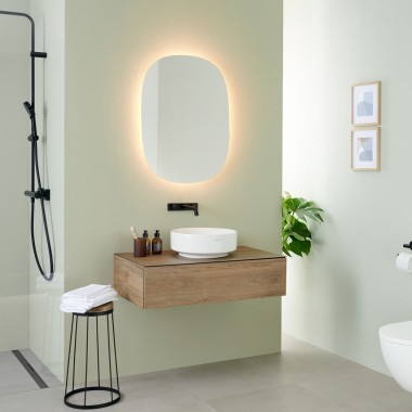 Geberit Option 椭圆形镜子与 Geberit VariForm 维纷台式洗脸盆和家具 Geberit Option 椭圆形镜子与 Geberit VariForm 维纷台式洗脸盆和家具
