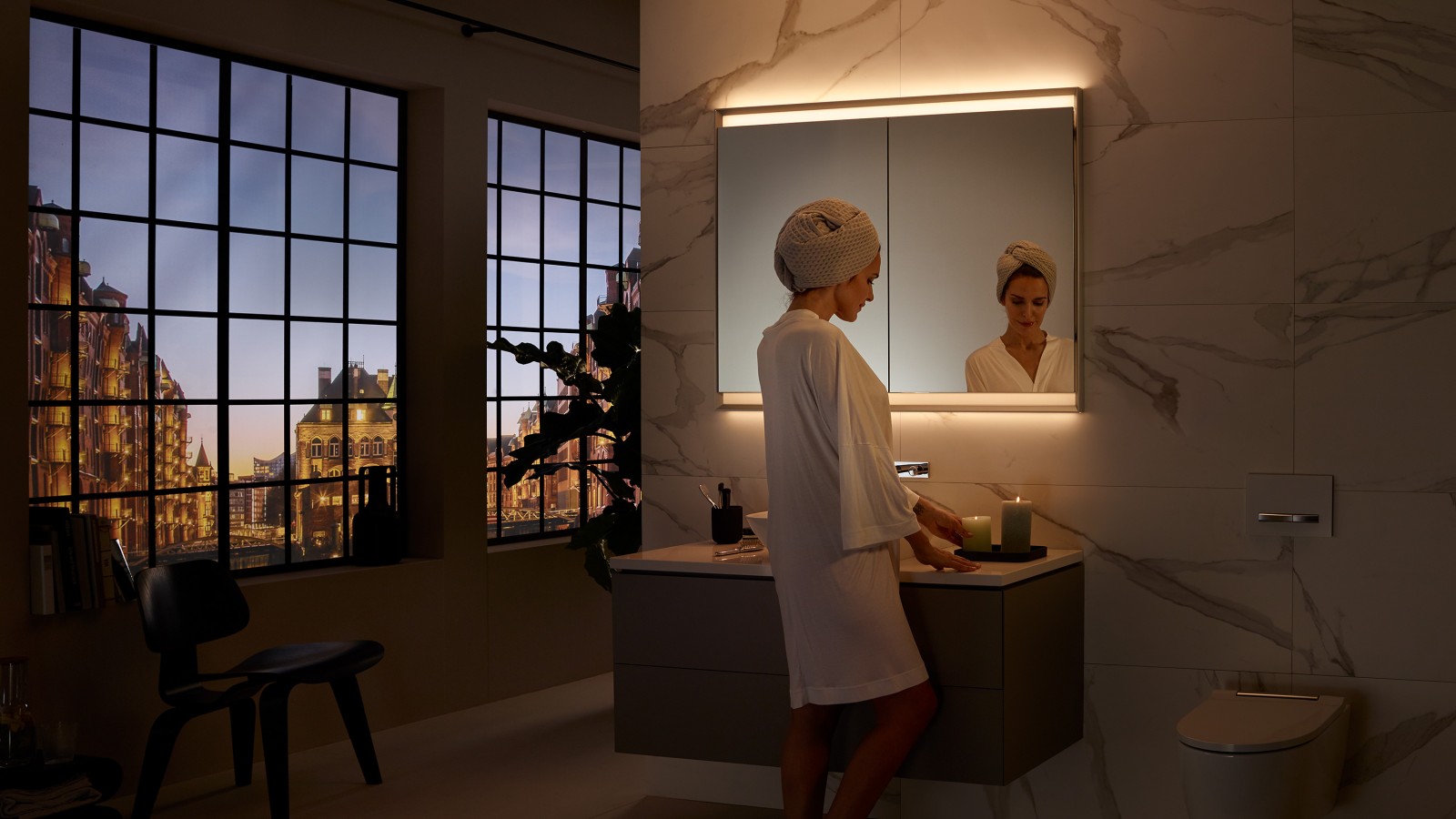 Geberit ONE mirror cabinet with ComfortLight