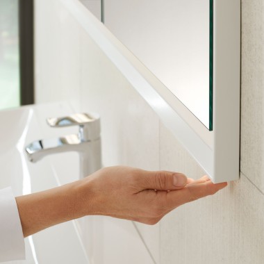 带 ComfortLight 的 Geberit ONE 镜柜 带 ComfortLight 的 Geberit ONE 镜柜