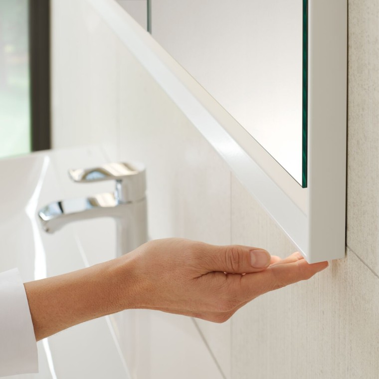 带 ComfortLight 的 Geberit ONE 镜柜 带 ComfortLight 的 Geberit ONE 镜柜