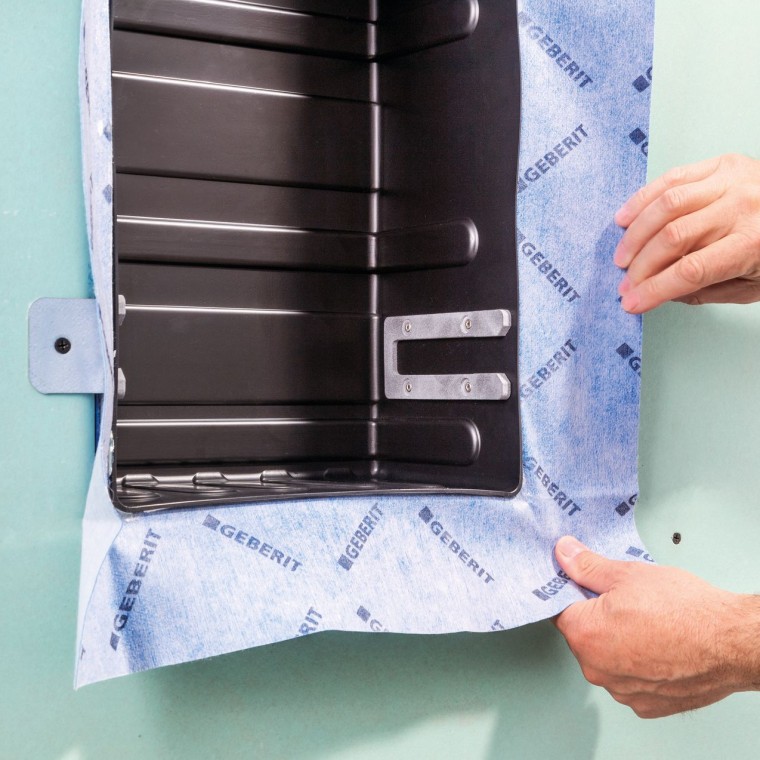 配有预先加设的封板膜的安装套件使壁龛储物盒成为安装系统不可或缺的部分 配有预先加设的封板膜的安装套件使壁龛储物盒成为安装系统不可或缺的部分