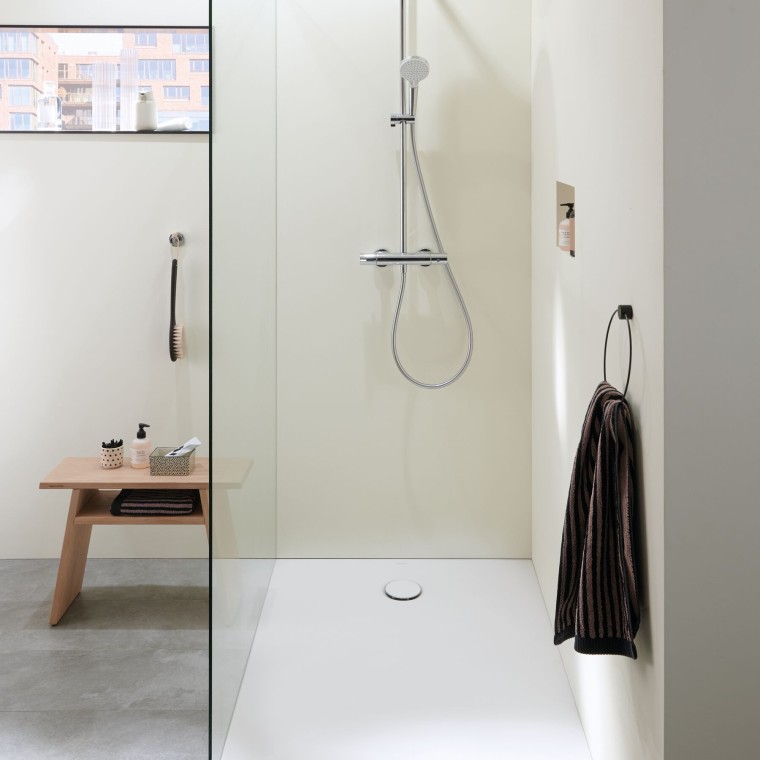 Geberit Olona floor-even shower with glass walk-in shower panel Geberit Olona floor-even shower with glass walk-in shower panel