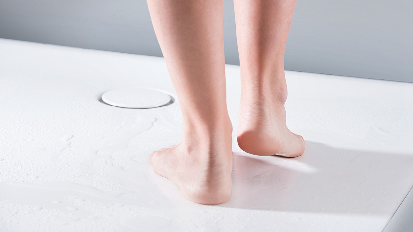 与地面齐平的吉博力Setaplano淋浴底盘