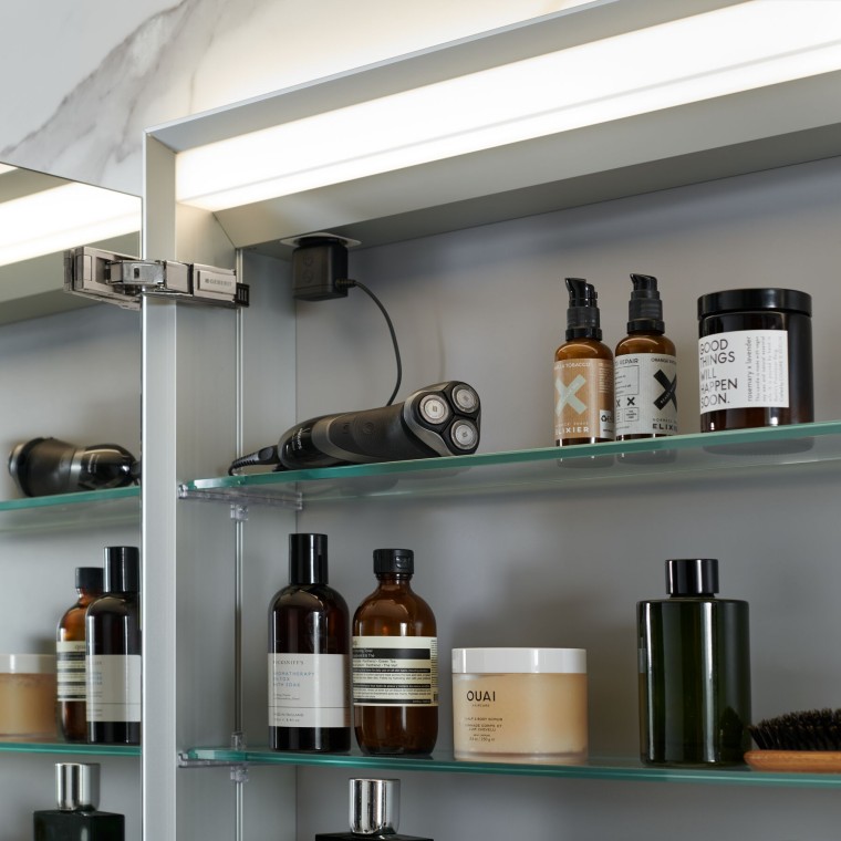 带 ComfortLight 的开放式 Geberit ONE 镜柜 带 ComfortLight 的开放式 Geberit ONE 镜柜