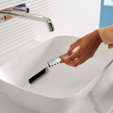 带发梳式毛发阻挡器的 Geberit ONE 台式洗脸盆 带发梳式毛发阻挡器的 Geberit ONE 台式洗脸盆
