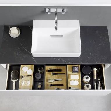 带收纳系统的 Geberit ONE 开放式抽屉 带收纳系统的 Geberit ONE 开放式抽屉