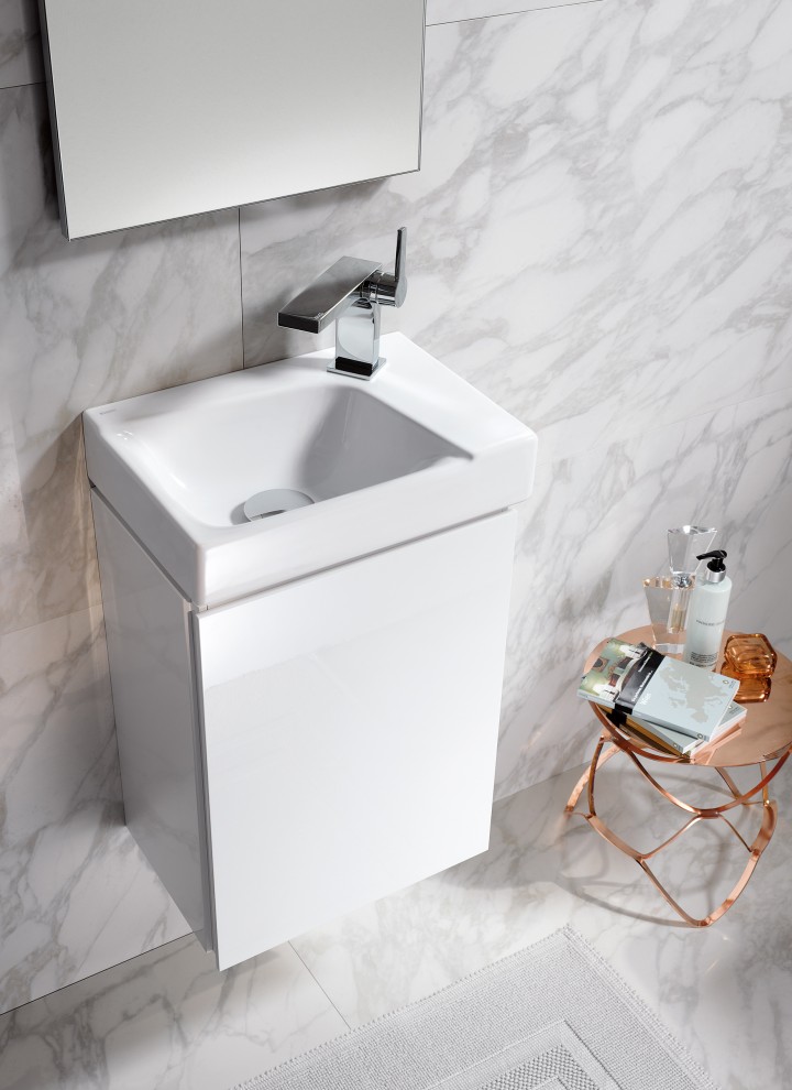 在洗脸盆里洗手 在洗脸盆里洗手