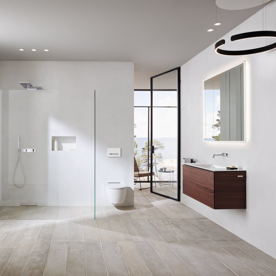 得益于Geberit ONE系列卫浴产品，浴室洁净清爽、空间宽敞、布置更灵活