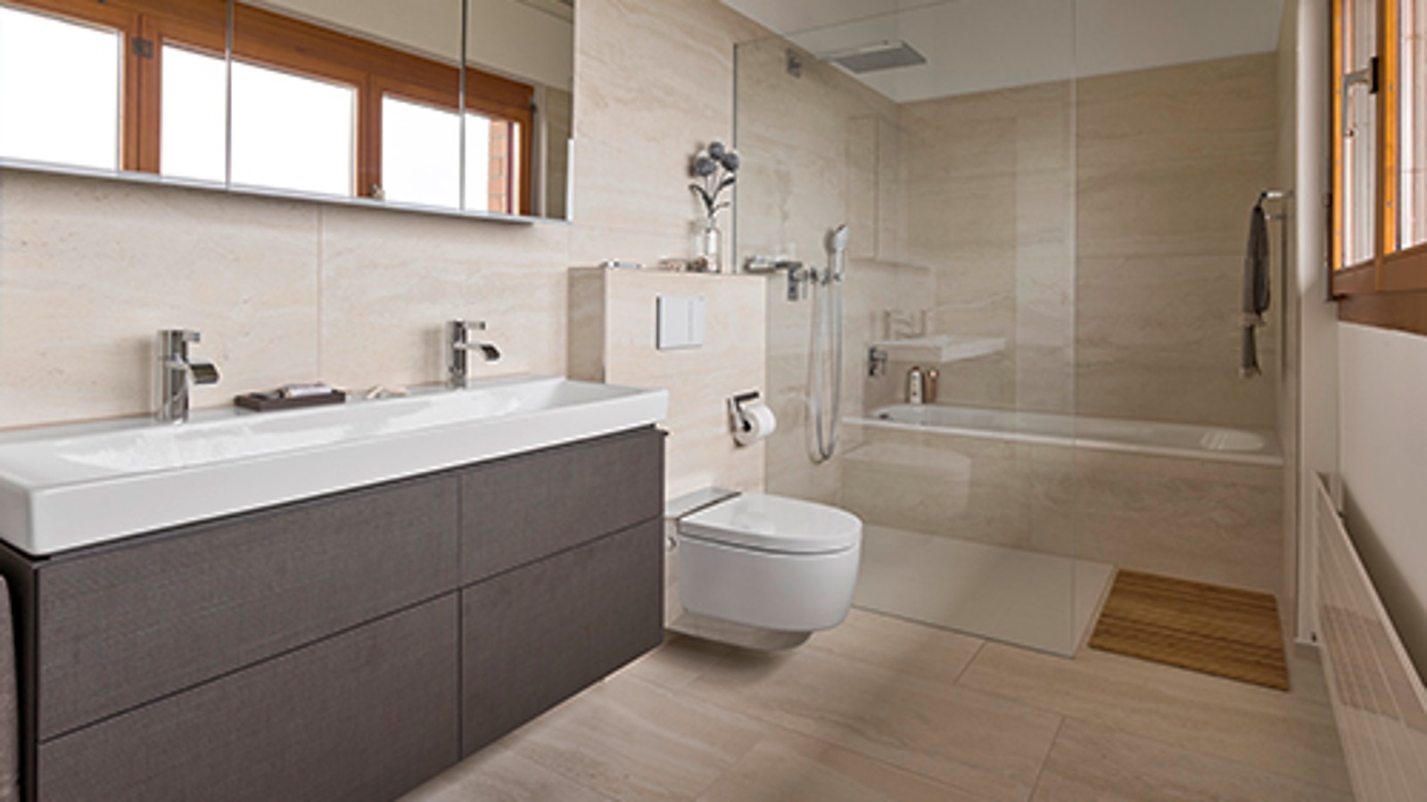 翻新后配备 Geberit AquaClean 冲洗式坐便器的浴室