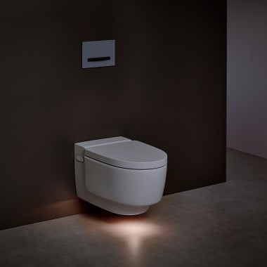 Geberit AquaClean Mera 冲洗式坐便器,方向灯开启 Geberit AquaClean Mera 冲洗式坐便器,方向灯开启