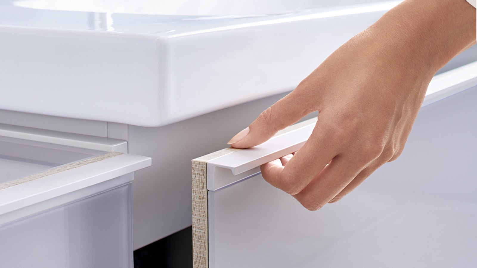 带缓关机构的卫浴家具 带缓关机构的卫浴家具