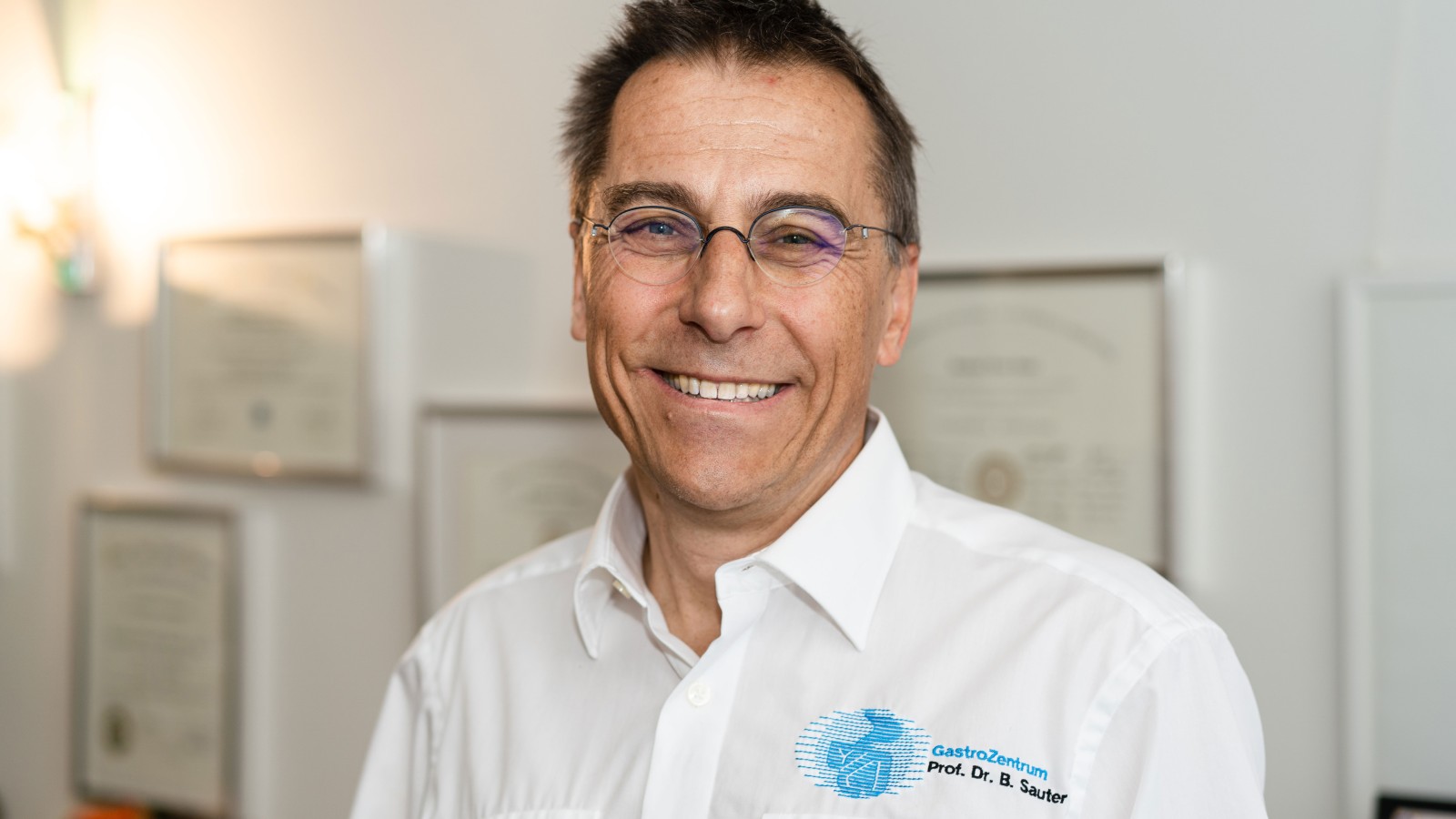 Portrait of Prof. Dr. Bernhard Sauter, Specialist in Internal Medicine and Gastroenterology (© Julia Dunlop) Portrait of Prof. Dr. Bernhard Sauter, Specialist in Internal Medicine and Gastroenterology (© Julia Dunlop)