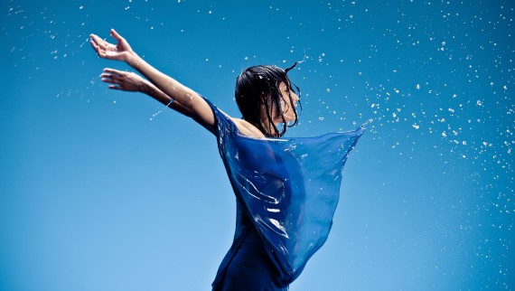 Melanie Winiger 为 Geberit AquaClean 营销拍摄照片 Melanie Winiger 为 Geberit AquaClean 营销拍摄照片