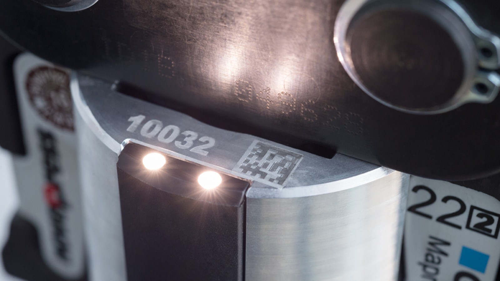 配备卡压点照明的吉博力卡压工具，面对黑暗角落亦能一目了然