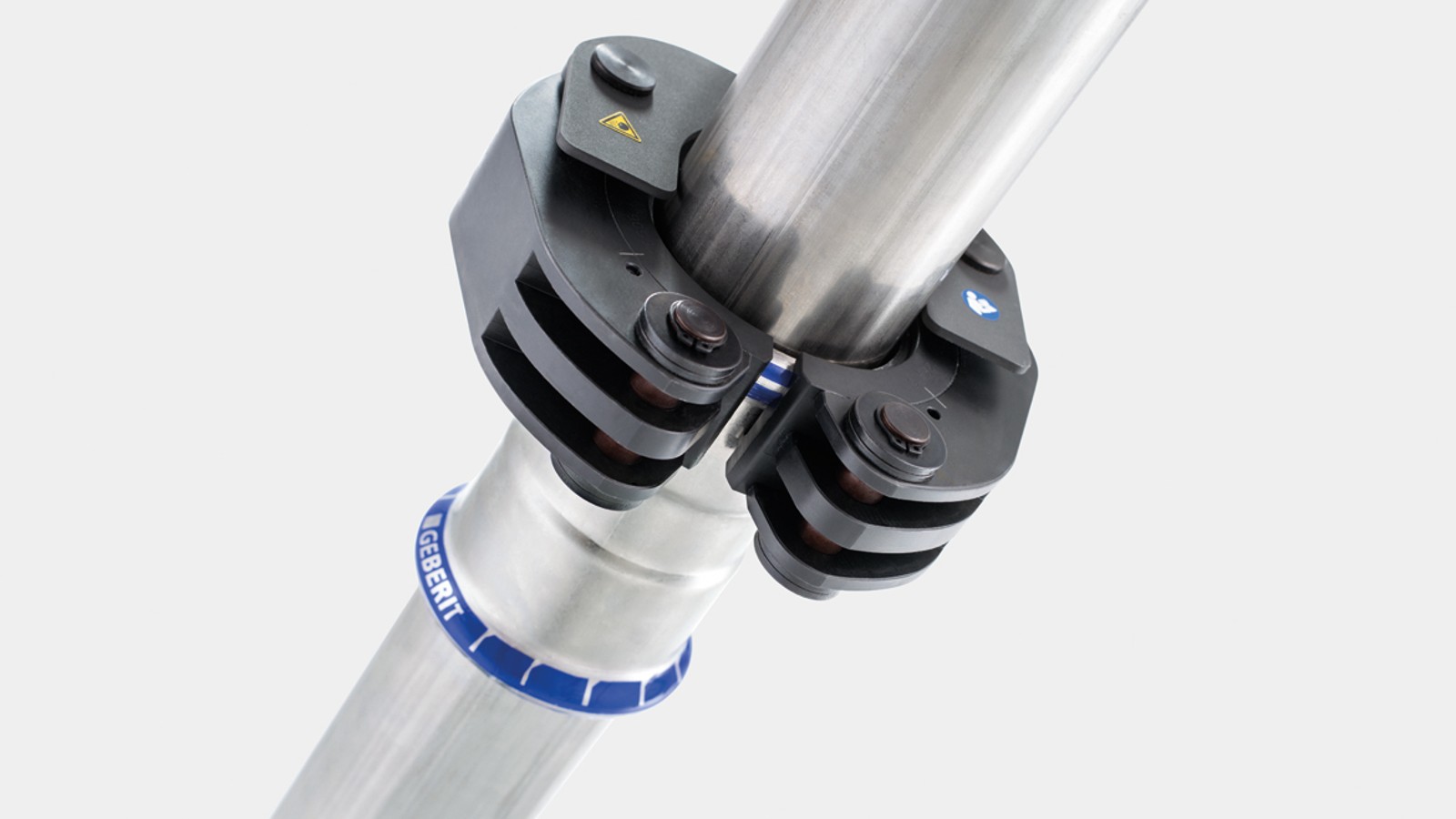 卡扣机构可将吉博力卡压头固定在吉博力Mapress接头上