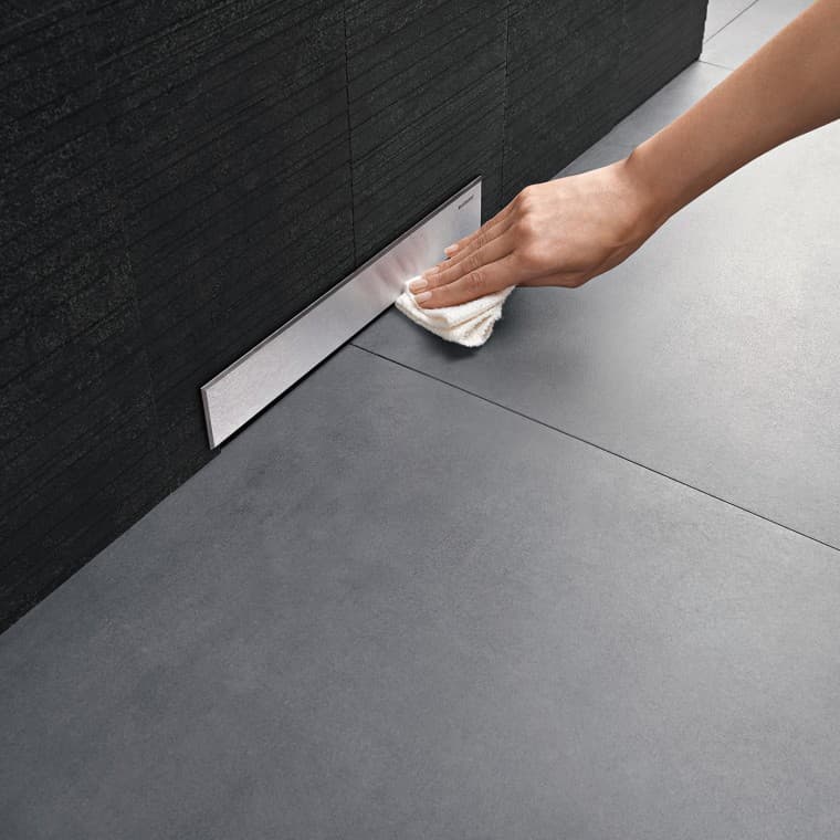 用手清洗吉博力墙面地漏的防护罩 用手清洗吉博力墙面地漏的防护罩