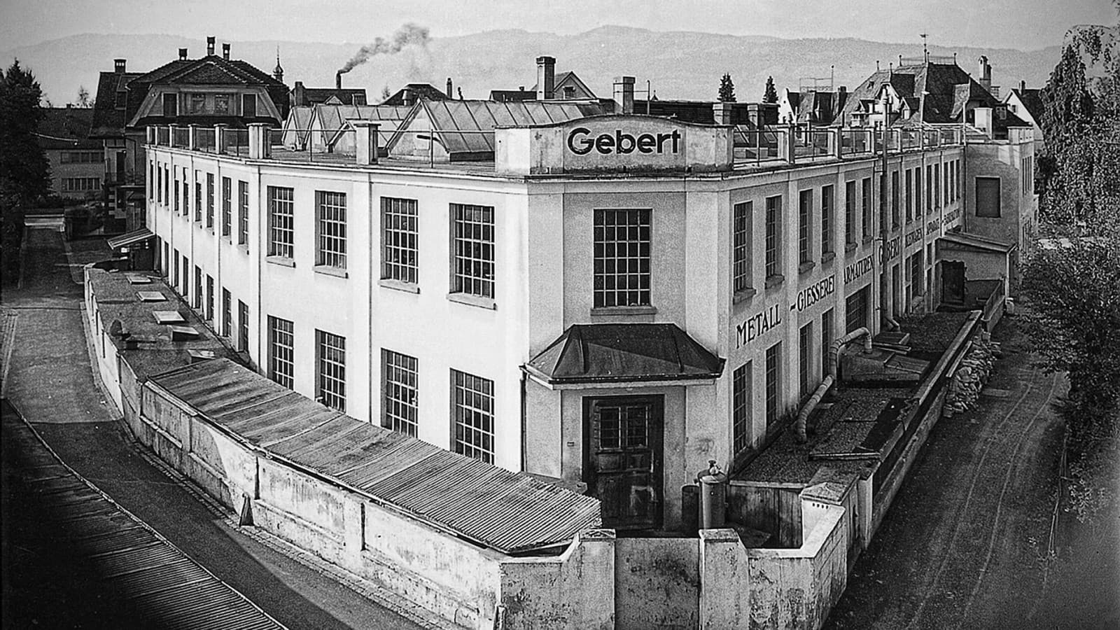 20 世纪 20 年代,吉博力在拉珀斯维尔 (Rapperswil) 开设了第一家工厂。 20 世纪 20 年代,吉博力在拉珀斯维尔 (Rapperswil) 开设了第一家工厂。