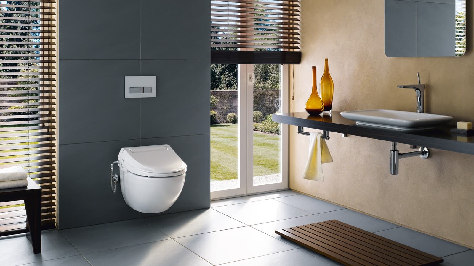 浴室里的 Geberit AquaClean 智能坐便器 4000 浴室里的 Geberit AquaClean 智能坐便器 4000