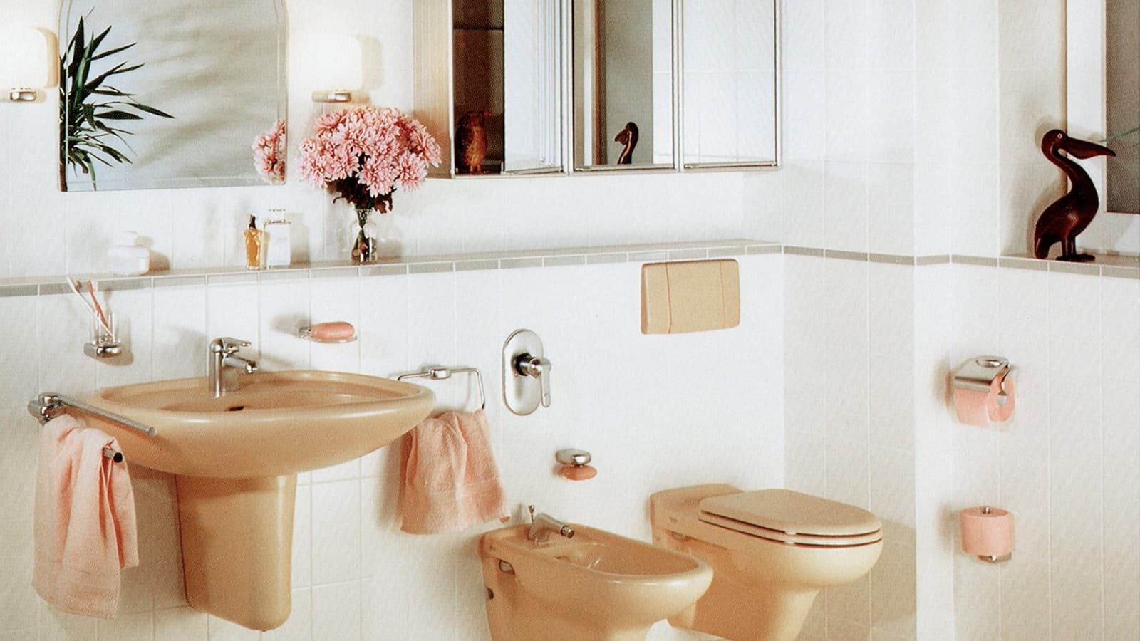 七十年代,彩色陶瓷器具、冲水面板和挂墙式座便器风靡一时 七十年代,彩色陶瓷器具、冲水面板和挂墙式座便器风靡一时