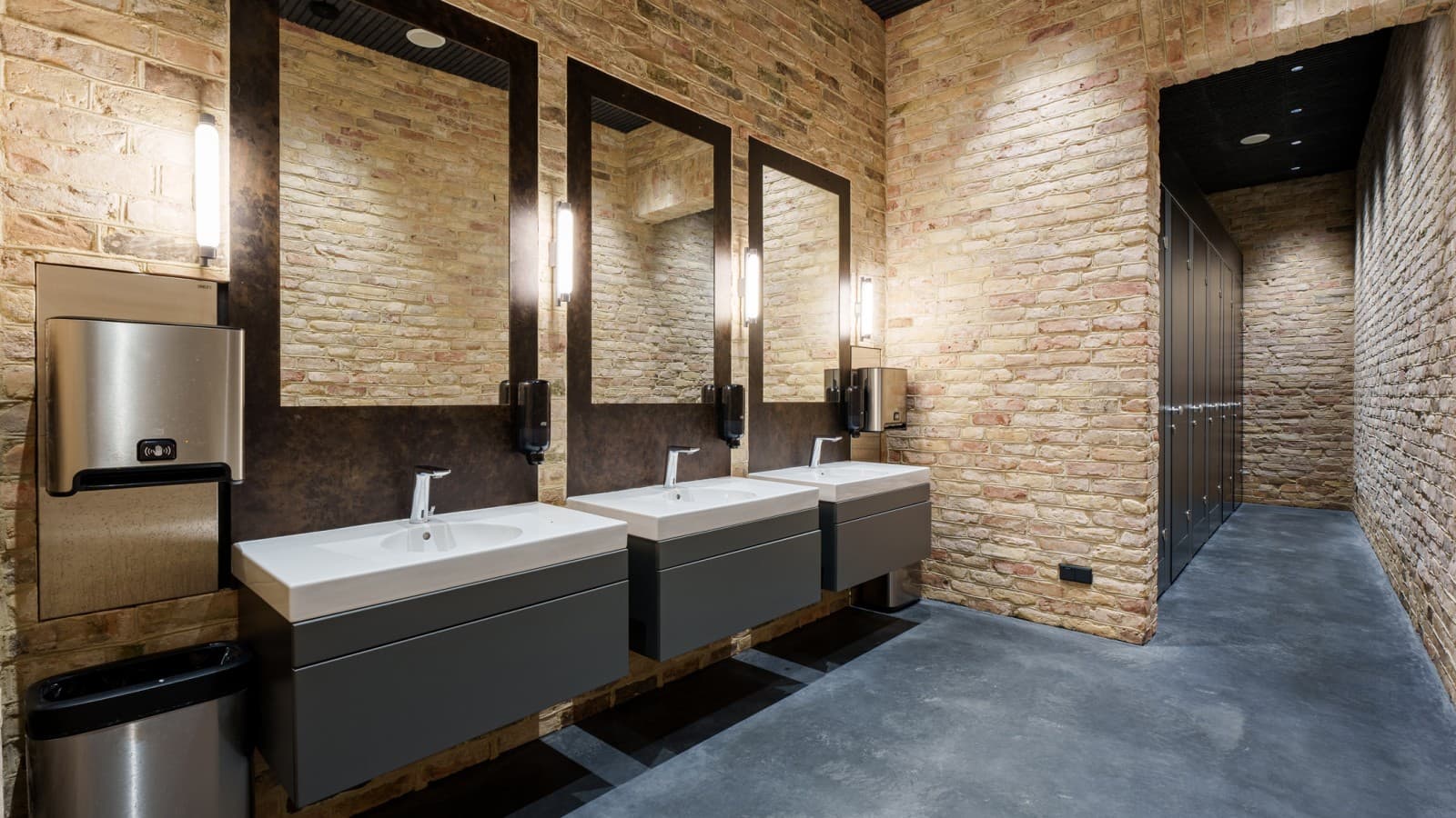 The washbasins of the Geberit Preciosa II line provide stylish elegance (© Jānis Salmanis) The washbasins of the Geberit Preciosa II line provide stylish elegance (© Jānis Salmanis)