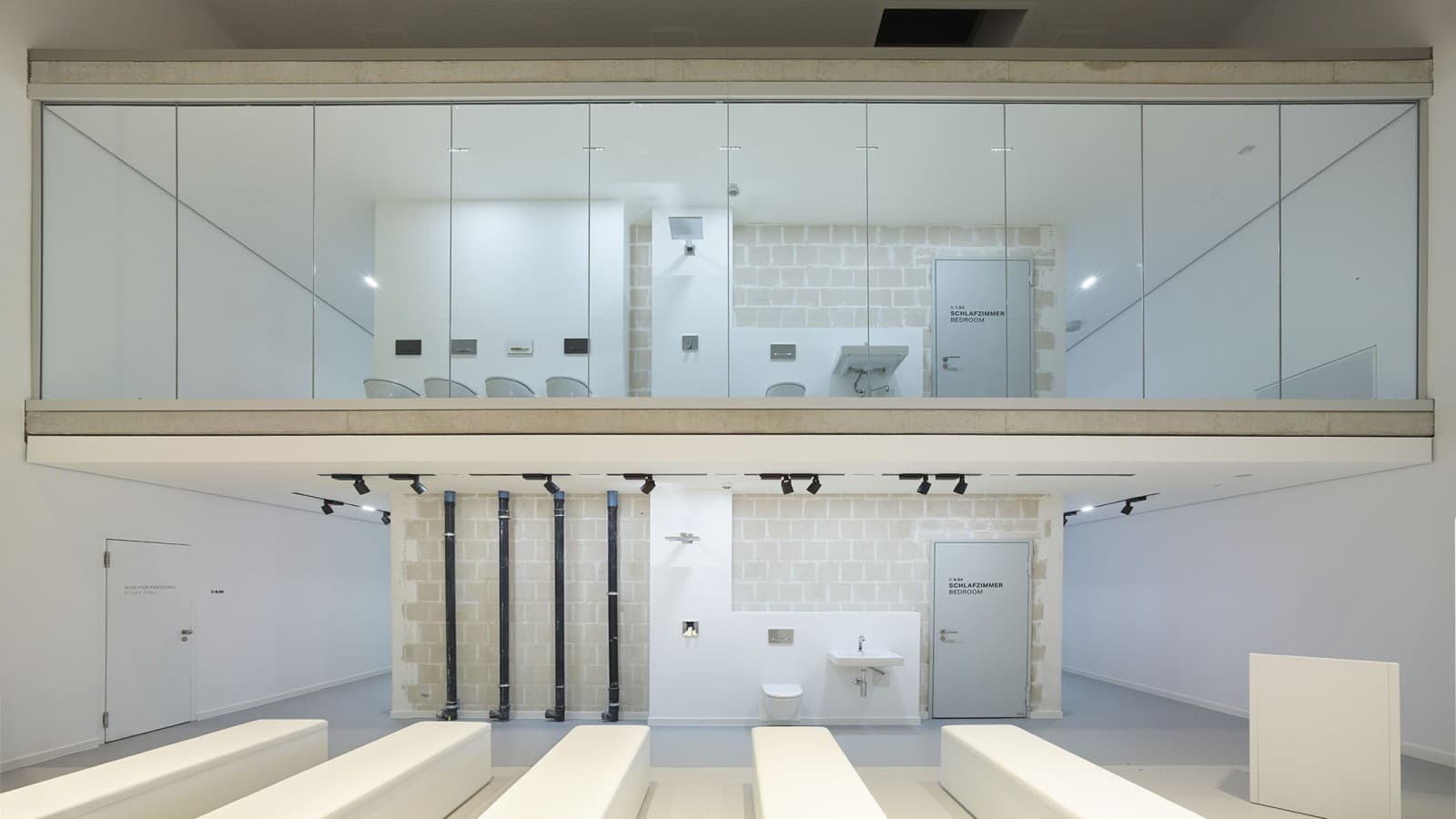 声学主题方体展区专注展示卫浴设施的隔音降噪专业技术。 (© Roland Halbe) 声学主题方体展区专注展示卫浴设施的隔音降噪专业技术。 (© Roland Halbe)