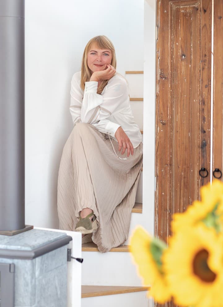 Marjolein Jonker from the Netherlands in her Tiny House (© Chiela van Meerwijk) Marjolein Jonker from the Netherlands in her Tiny House (© Chiela van Meerwijk)